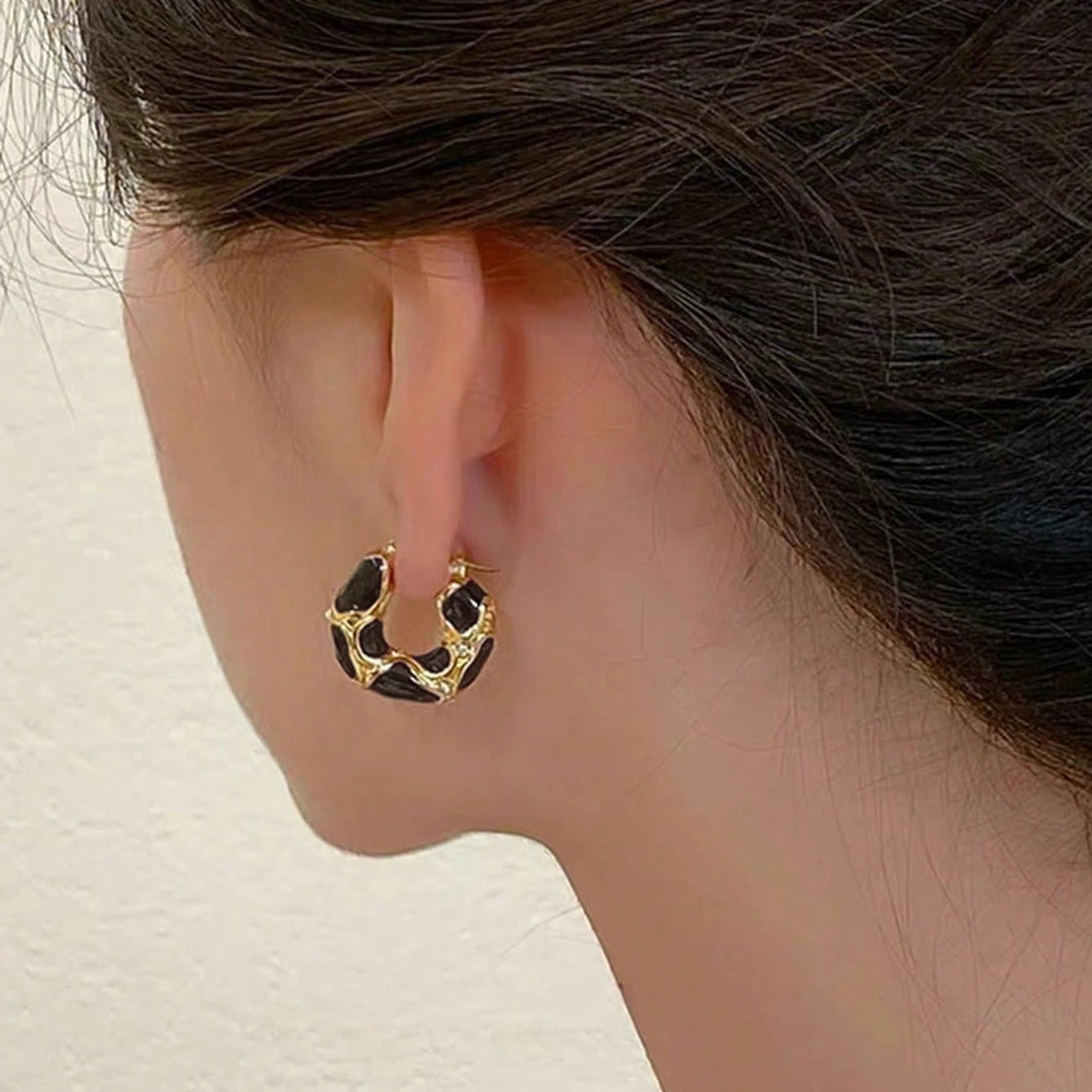 French Retro Enamel Leopard Print U-Shaped Ear Buckle Earrings for Women - Elegant Fashion Jewelry for Parties and Everyday Wear